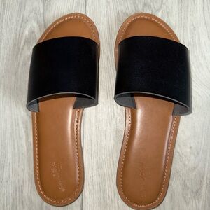 Universal Thread Black and Brown Slide Sandals